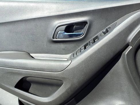 Used 2020 Chevrolet Trax LS w/ Tint and Cruise Package image 17