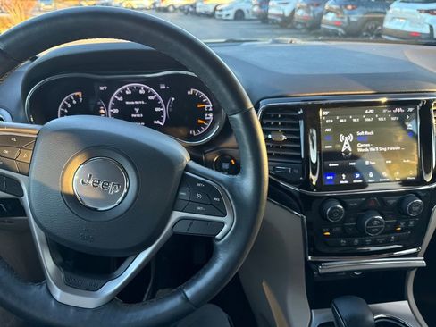 Used 2019 Jeep Grand Cherokee Limited w/ Luxury Group II image 17