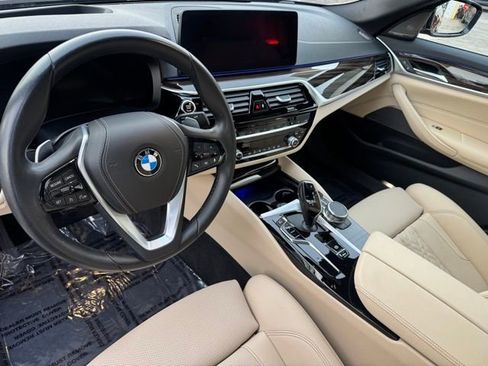 Certified 2023 BMW 530i xDrive w/ Premium Package image 17