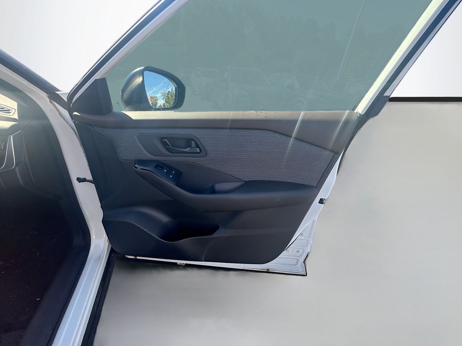 Used 2023 Nissan Rogue S FWD image 30