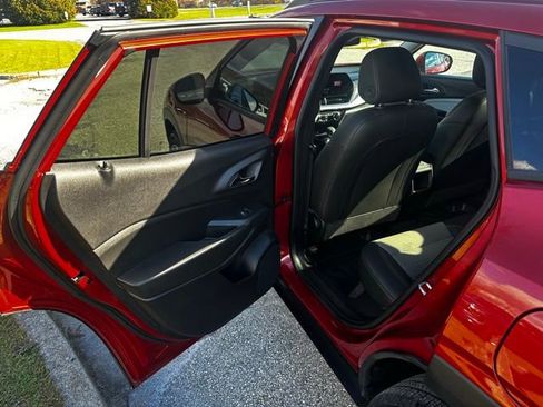 Used 2024 Chevrolet Trax LT w/ Driver Confidence Package FWD image 13
