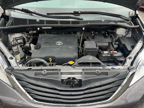 Used 2014 Toyota Sienna LE image 15