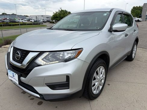 Used 2018 Nissan Rogue S AWD/4WD image 4
