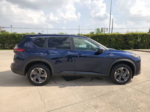 Used 2025 Nissan Rogue SV FWD image 4