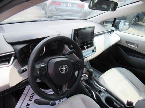 Used 2021 Toyota Corolla LE FWD image 16