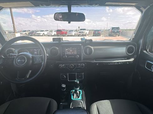 Used 2018 Jeep Wrangler Unlimited Sport image 21