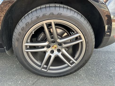 Used 2020 Porsche Macan image 13