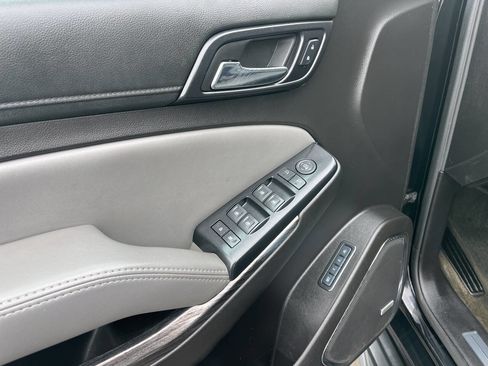 Used 2017 Chevrolet Suburban LT image 14