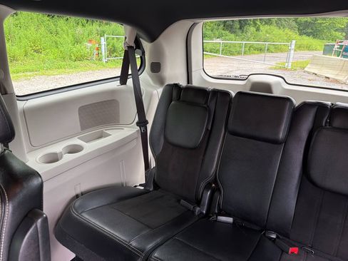 Used 2019 Dodge Grand Caravan SXT FWD image 21