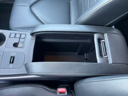 Certified 2024 Toyota Highlander XLE image 35