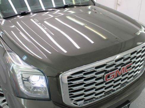 Used 2019 GMC Yukon XL Denali w/ Denali Ultimate Package AWD/4WD image 18