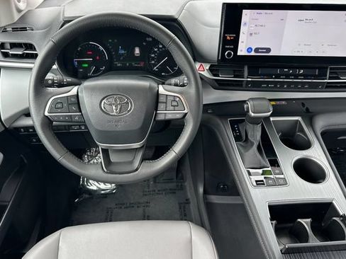Certified 2025 Toyota Sienna XLE w/ XLE Plus Package AWD/4WD image 19