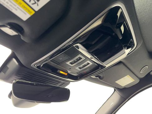 Used 2025 Land Rover Range Rover Velar Dynamic SE image 68