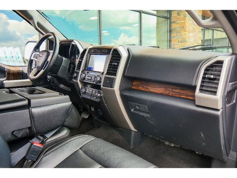 Used 2020 Ford F150 Lariat image 13
