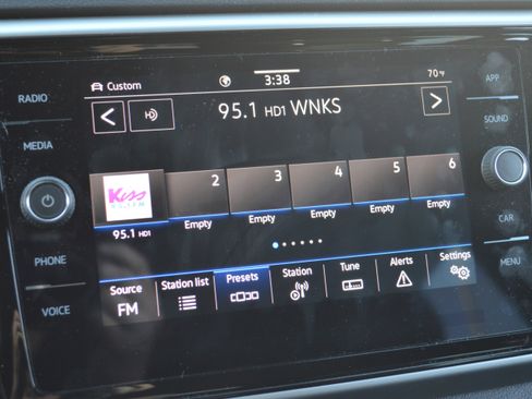 Used 2022 Volkswagen Atlas Cross Sport SE image 18