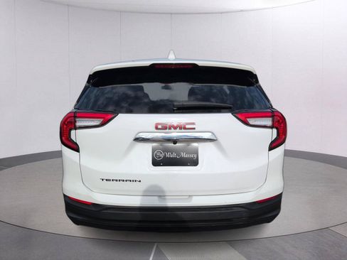 Used 2024 GMC Terrain SLE FWD image 4