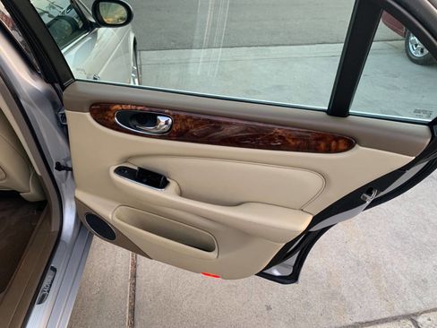 Used 2006 Jaguar XJ8 RWD image 12