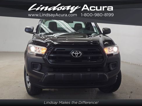 Used 2017 Toyota Tacoma SR image 2
