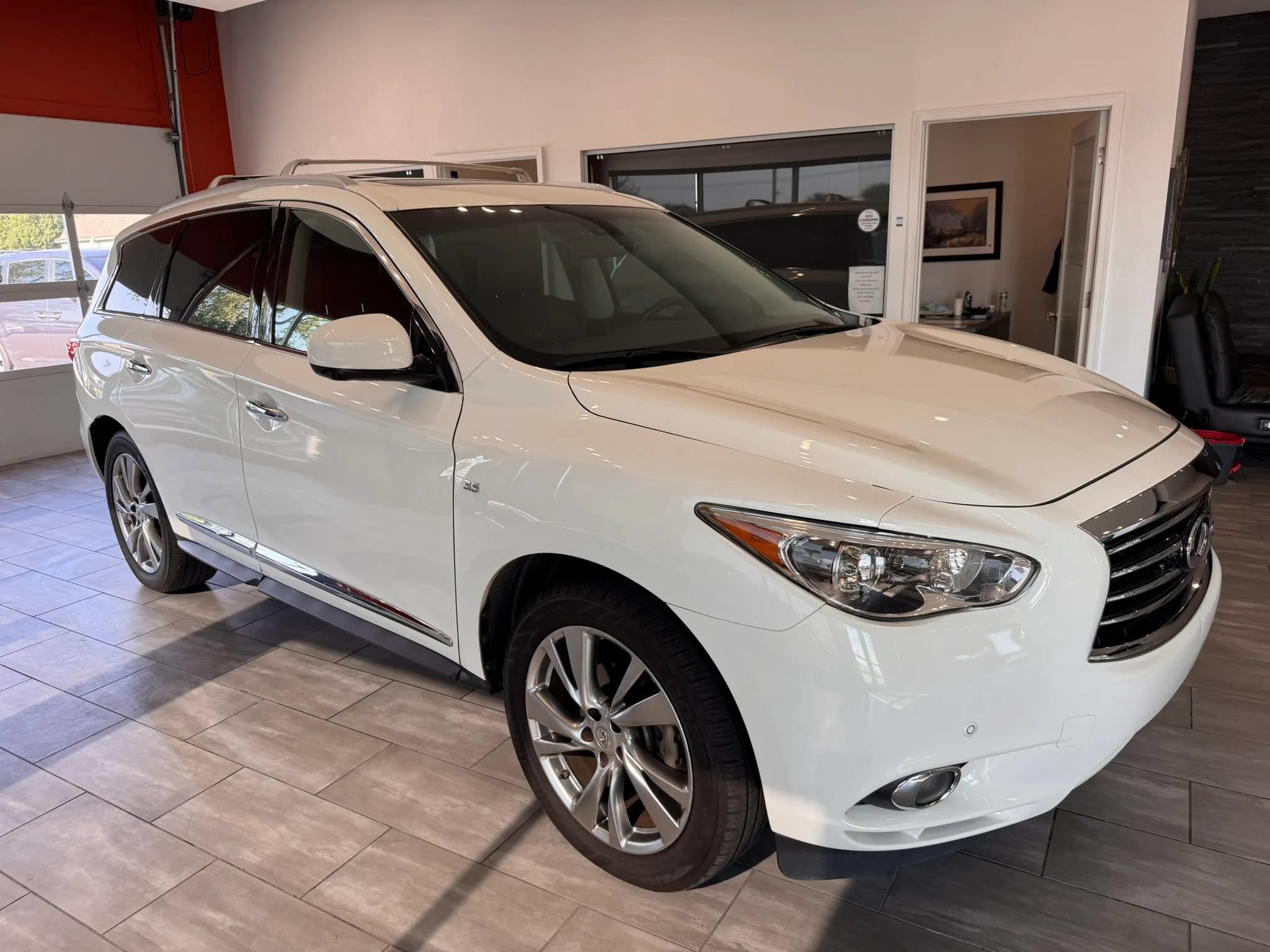 Used 2014 INFINITI QX60 FWD w/ Deluxe Touring Package image 4