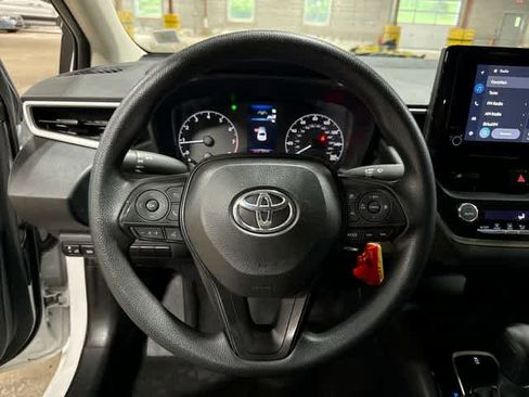 Used 2025 Toyota Corolla LE FWD image 18