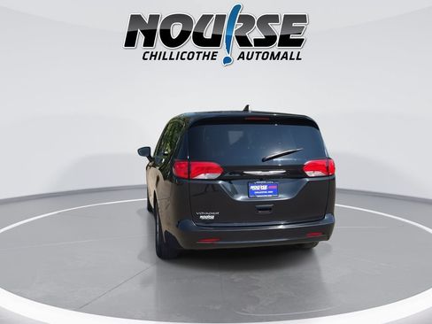 Used 2023 Chrysler Voyager LX FWD image 7