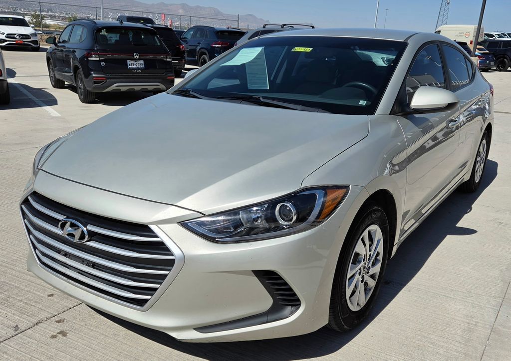 Used 2018 Hyundai Elantra SE w/ Cargo Package FWD image 3