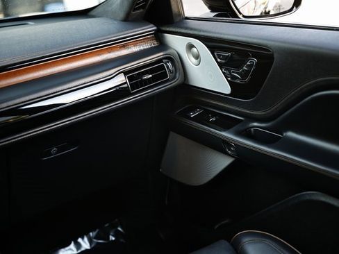 Used 2025 Lincoln Aviator Black Label w/ Jet Appearance Package image 30