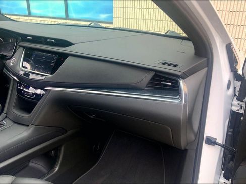 Certified 2025 Cadillac XT5 Premium Luxury image 16