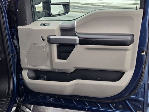 Used 2016 Ford F150 XLT w/ Equipment Group 302A Luxury image 5