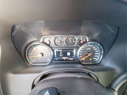 Used 2018 Chevrolet Suburban LT w/ Luxury Package image 9