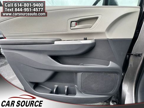 Used 2024 Toyota Sienna LE FWD image 18