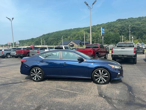 Used 2019 Nissan Altima 2.5 SR FWD image 2