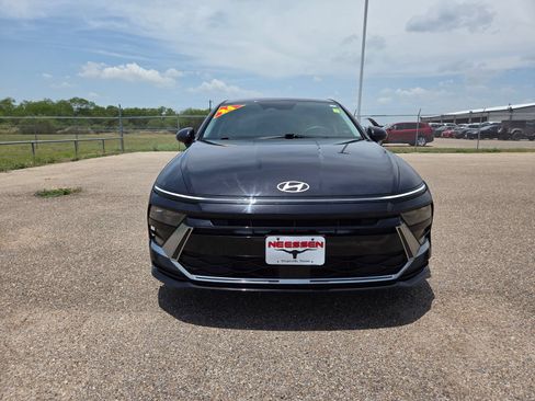 Used 2024 Hyundai Sonata SEL FWD image 2
