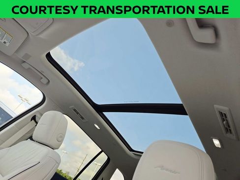 New 2026 Buick Enclave Avenir w/ Super Cruise Package AWD/4WD image 9