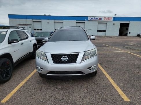 Used 2013 Nissan Pathfinder SV FWD image 2