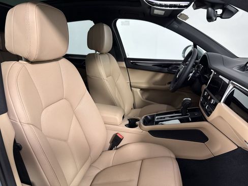 Certified 2026 Porsche Macan AWD/4WD image 24