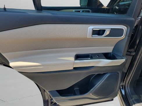 Used 2020 Ford Explorer XLT RWD image 11