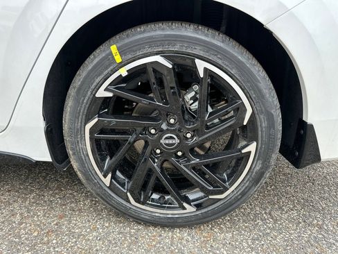 New 2026 Nissan Sentra SR w/ SR Premium Package FWD image 20