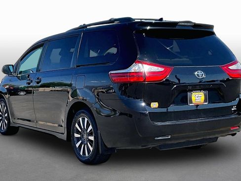 Used 2018 Toyota Sienna LE AWD/4WD image 9