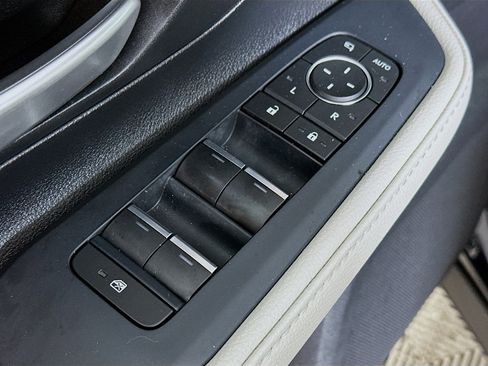 Used 2024 Toyota Grand Highlander AWD image 17
