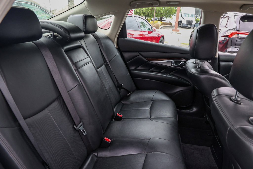 Used 2019 INFINITI Q70 Luxe AWD/4WD image 19