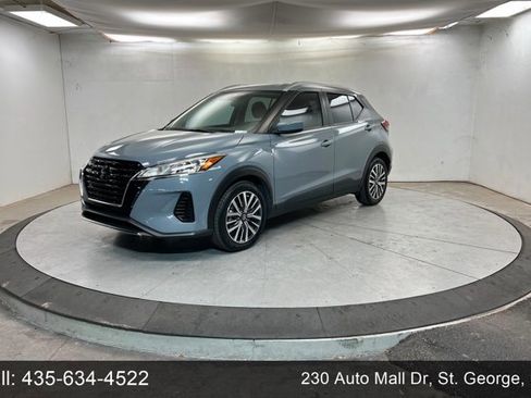 Used 2021 Nissan Kicks SV image 1