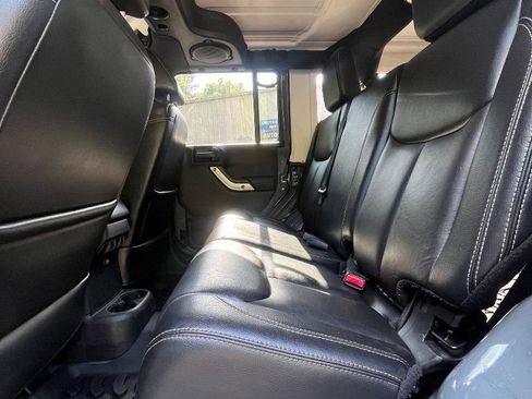 Used 2014 Jeep Wrangler Unlimited Sahara w/ Connectivity Group AWD/4WD image 22