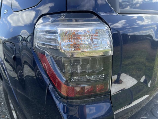Certified 2021 Toyota 4Runner SR5 AWD/4WD image 11