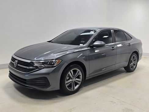 Used 2023 Volkswagen Jetta SE FWD image 6