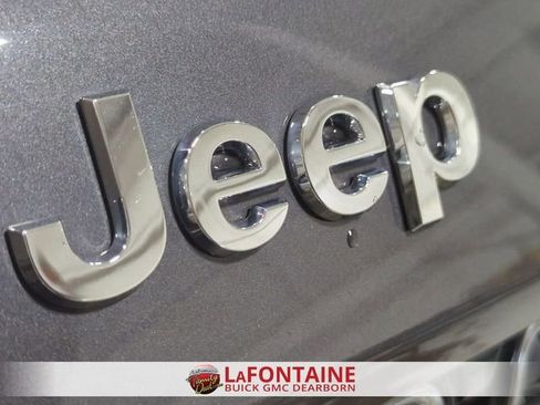 Used 2023 Jeep Grand Cherokee Limited image 30