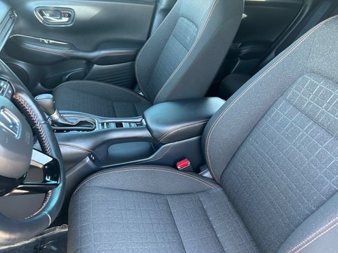 Used 2025 Honda HR-V Sport image 18
