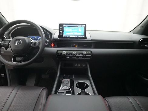 Certified 2025 Honda Pilot Black Edition image 5