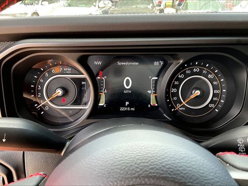 Used 2024 Jeep Wrangler Unlimited Rubicon w/ Convenience Group AWD/4WD image 18