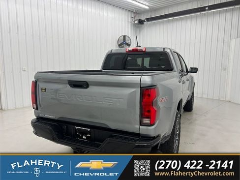 Used 2025 Chevrolet Colorado Z71 w/ Technology Package AWD/4WD image 3